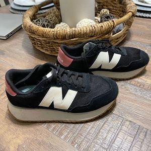 New Balance 237, size 6, black